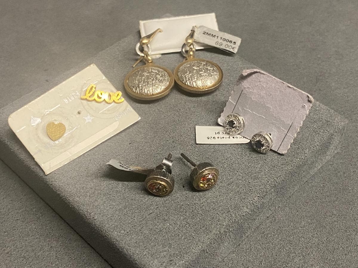 Boucles d'oreilles en argent et autres matériaux — image 3