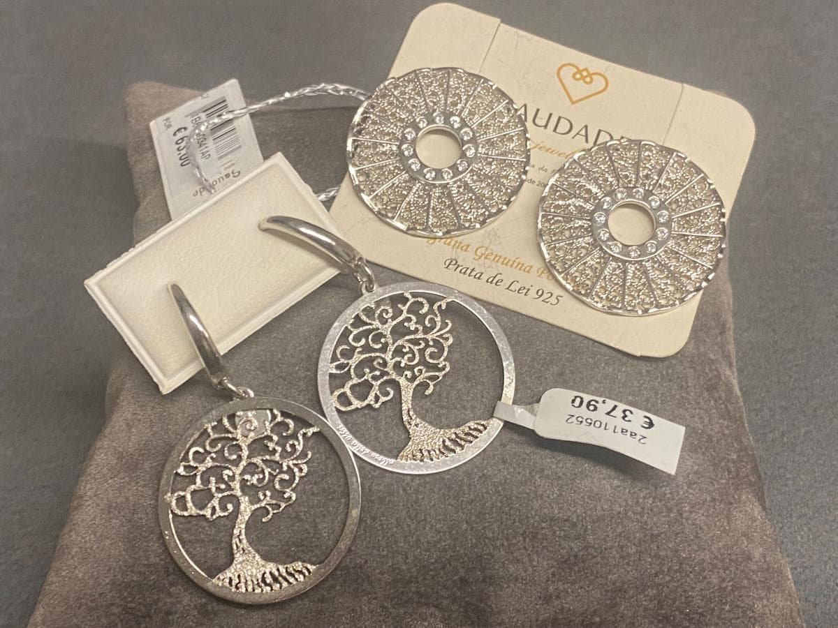 Boucles d'oreilles en argent et autres matériaux — image 2
