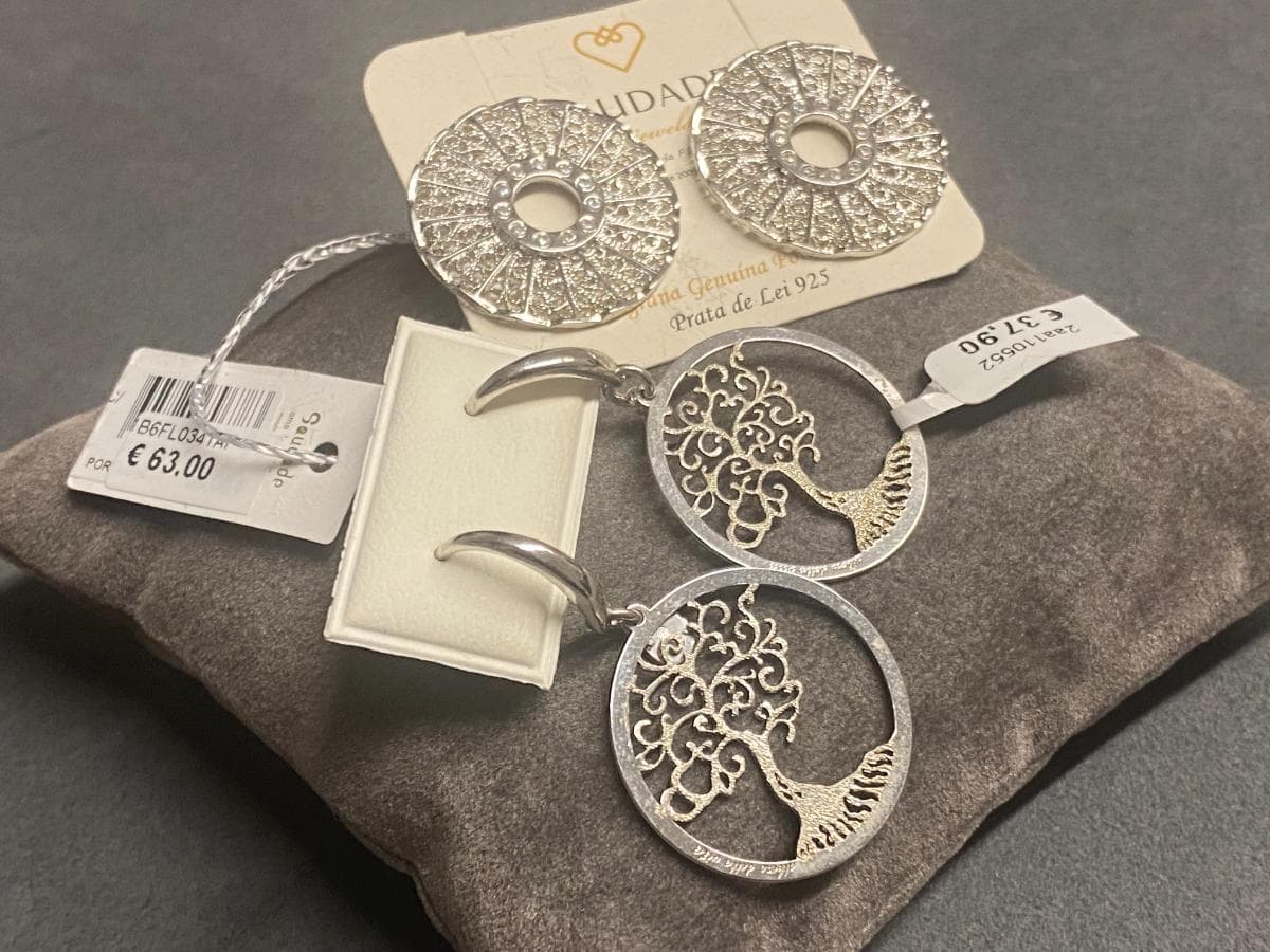 Boucles d'oreilles en argent et autres matériaux — image 3