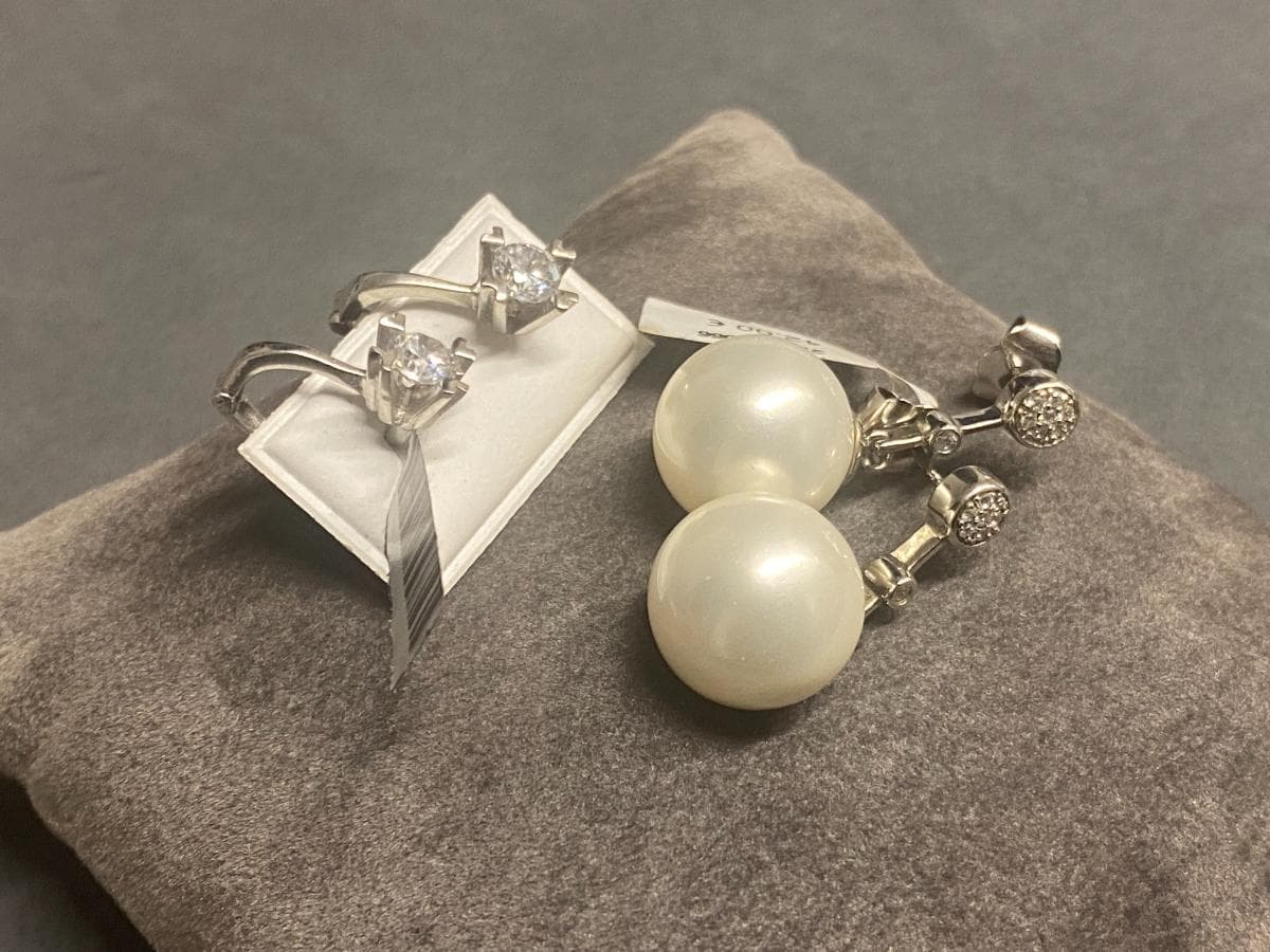 Pendientes de plata y otros materiales — imagen 1