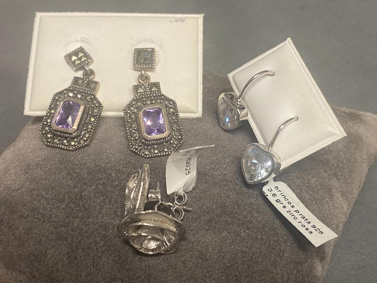 Boucles d'oreilles en argent et autres matériaux — image 2