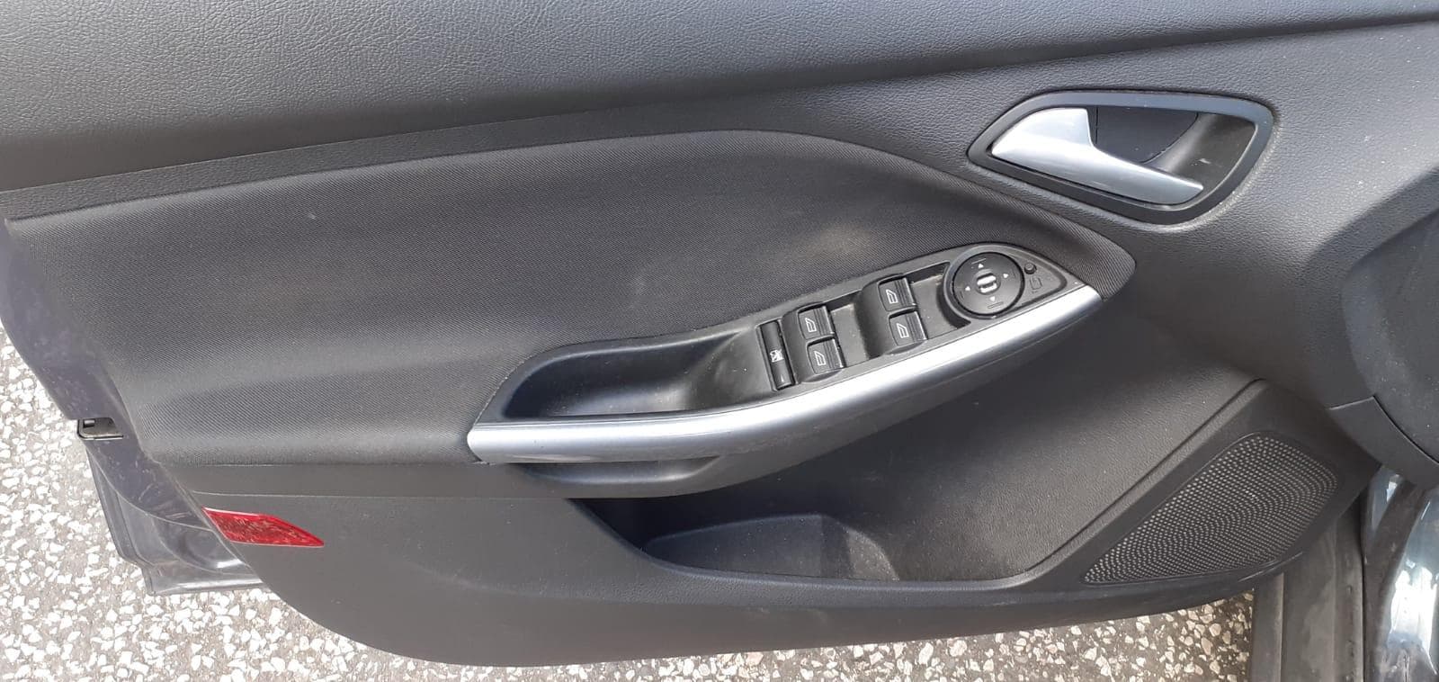 Ford Focus 1.6 TDCI · Ano 2013 — image 19