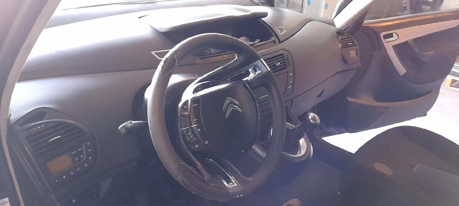 Citroën C4 Grand Picasso 1.6 HDI · Ano 2012 — imagen 12