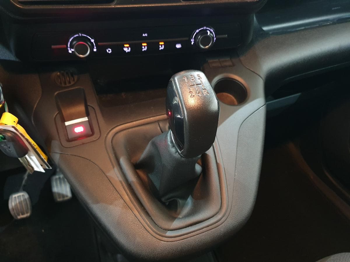 Peugeot Partner 1.5 HDI · Ano 2020 — imagen 28