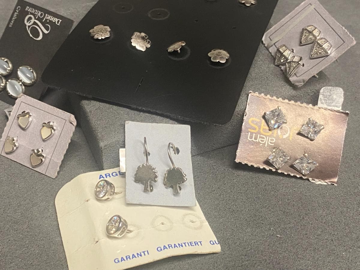Boucles d'oreilles en argent et autres matériaux — image 3