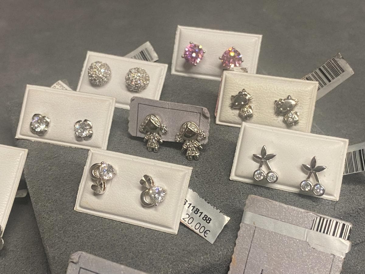 Boucles d'oreilles en argent et autres matériaux — image 2