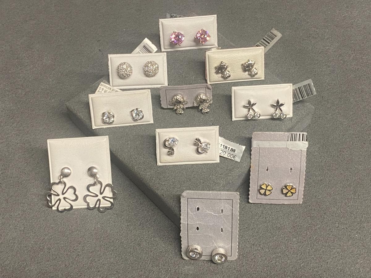 Boucles d'oreilles en argent et autres matériaux — image 3
