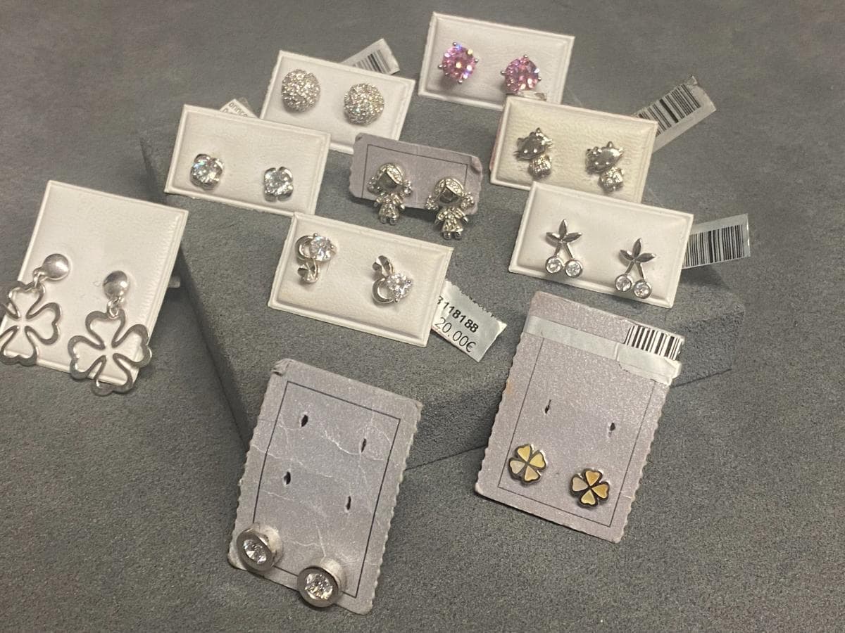 Boucles d'oreilles en argent et autres matériaux — image 1