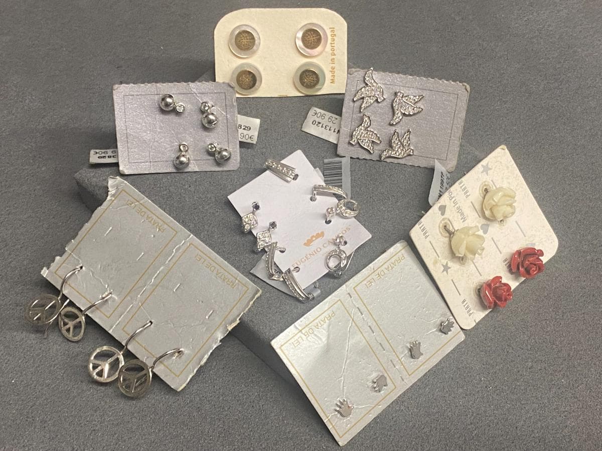 Boucles d'oreilles en argent et autres matériaux — image 1