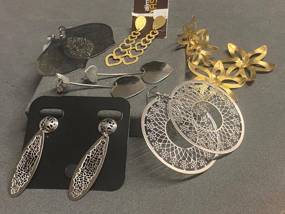 Boucles d'oreilles en argent et autres matériaux — image 3