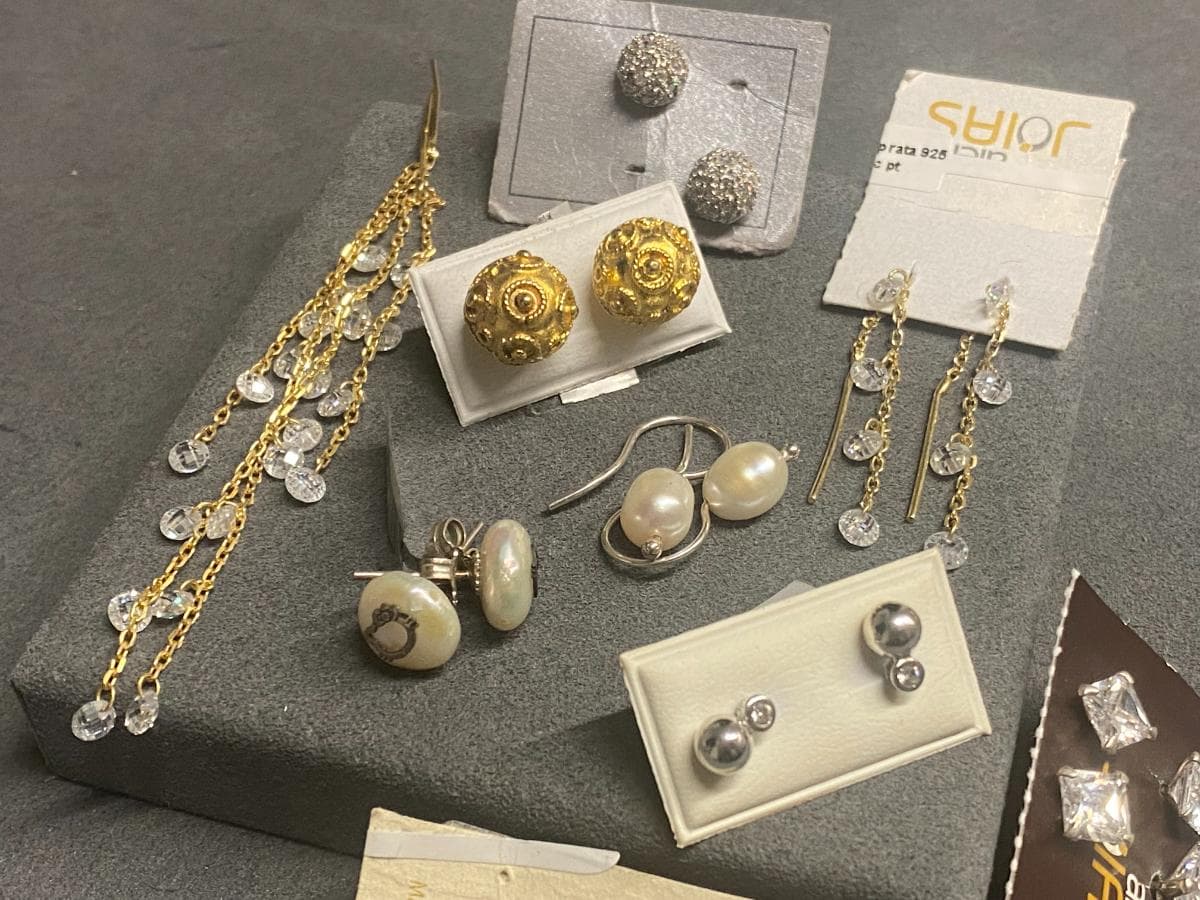 Boucles d'oreilles en argent et autres matériaux — image 2