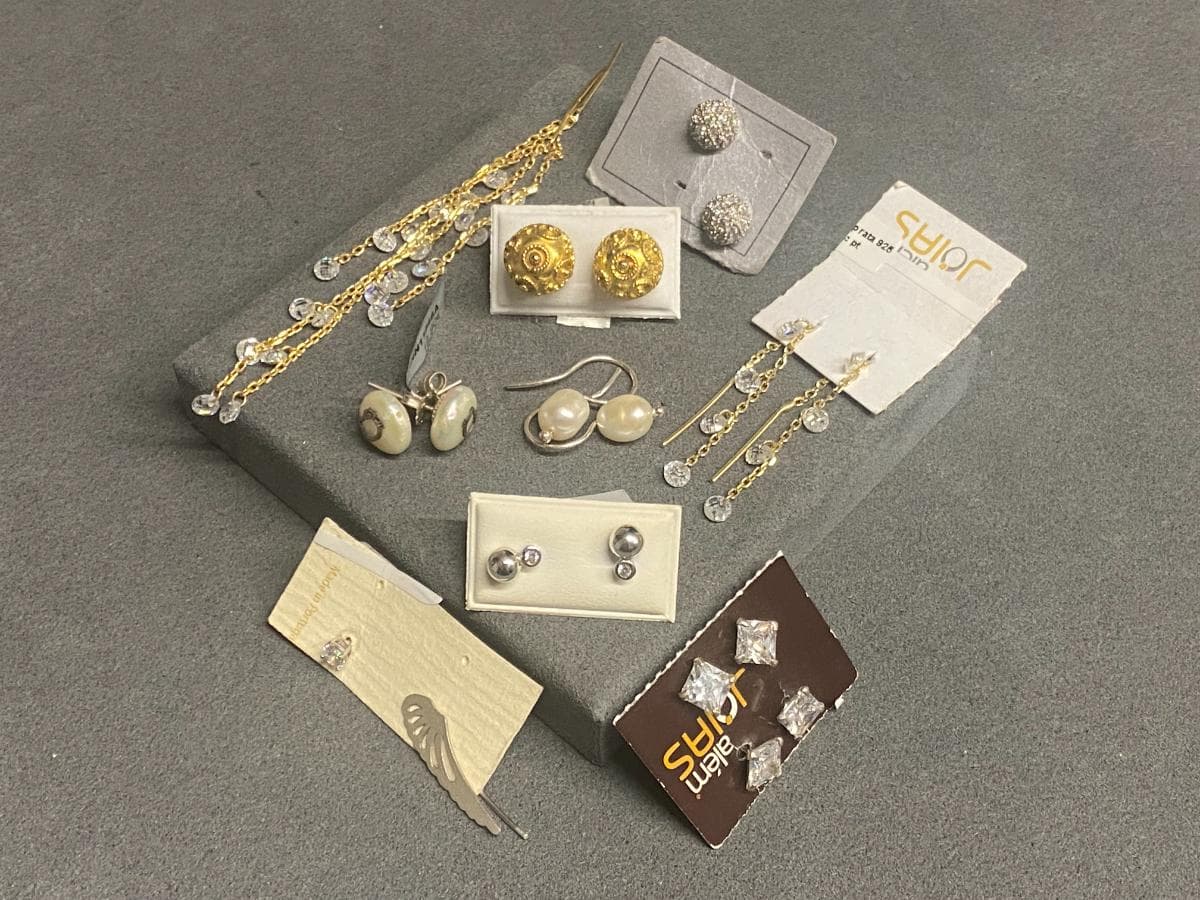 Boucles d'oreilles en argent et autres matériaux — image 1