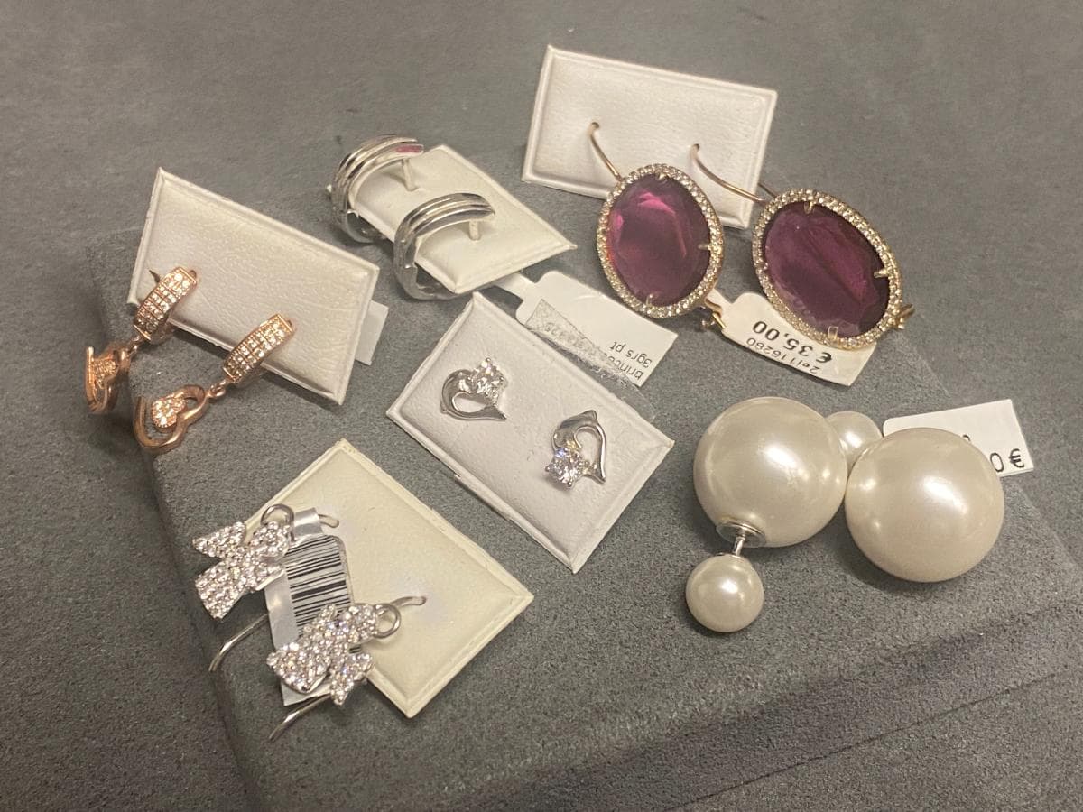 Earrings in silver and other materials — image 3