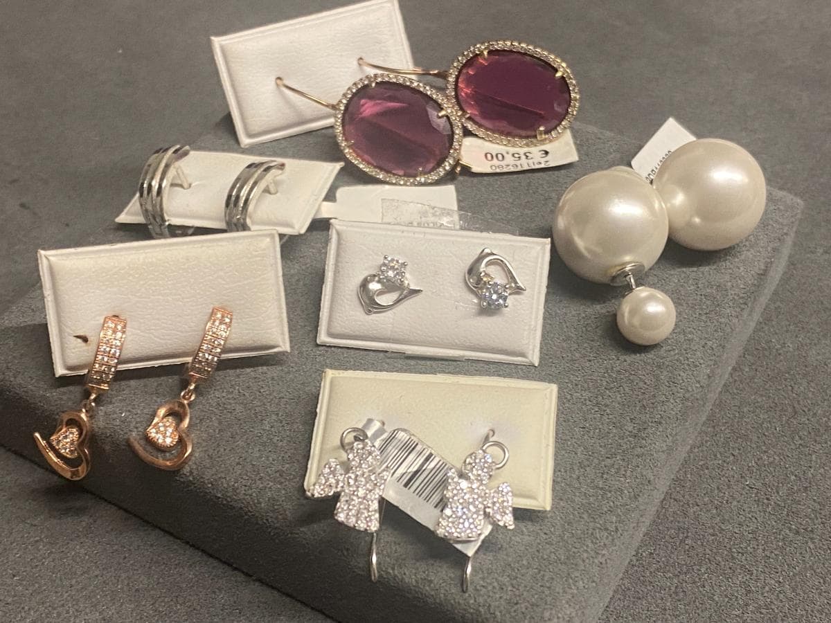 Earrings in silver and other materials — image 2