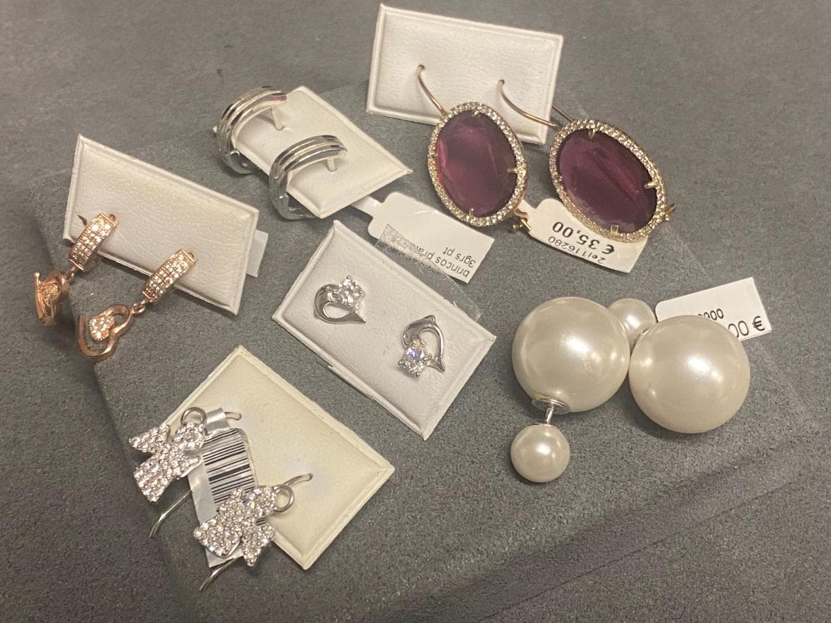 Earrings in silver and other materials — image 4