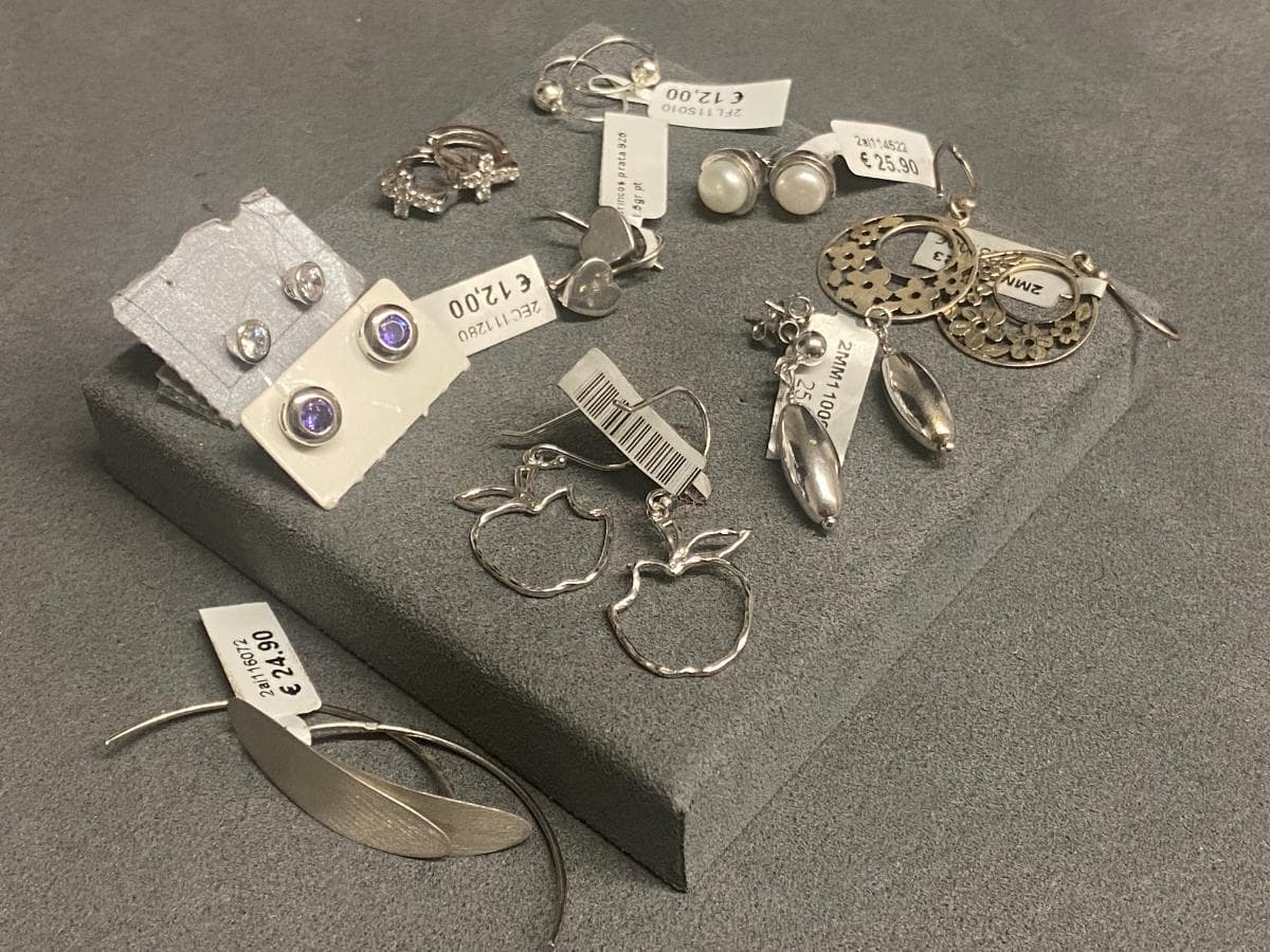 Pendientes de plata y otros materiales — imagen 1