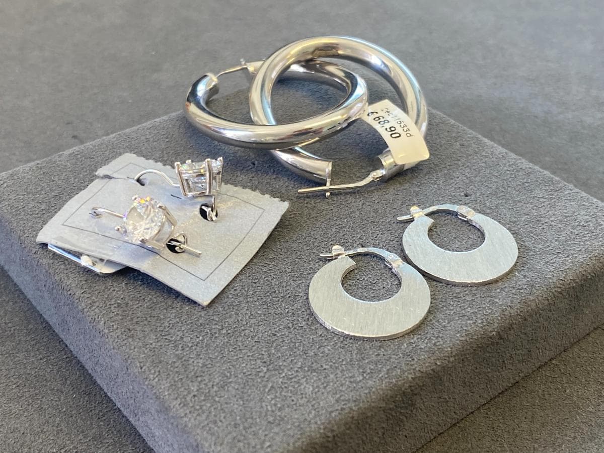 Pendientes de plata y otros materiales — imagen 1