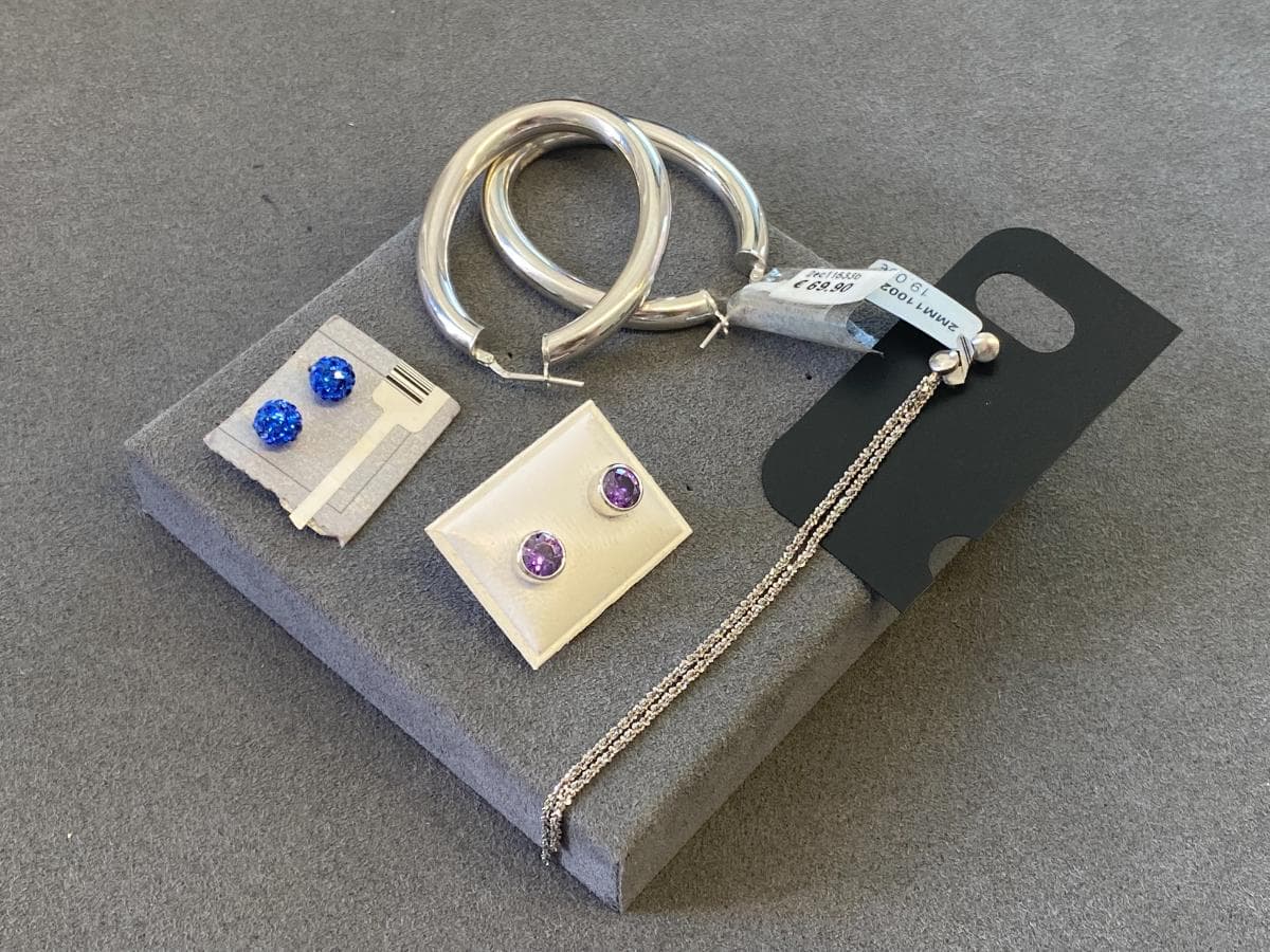 Pendientes de plata y otros materiales — imagen 1