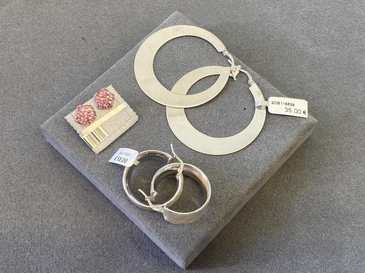 Pendientes de plata y otros materiales — imagen 1