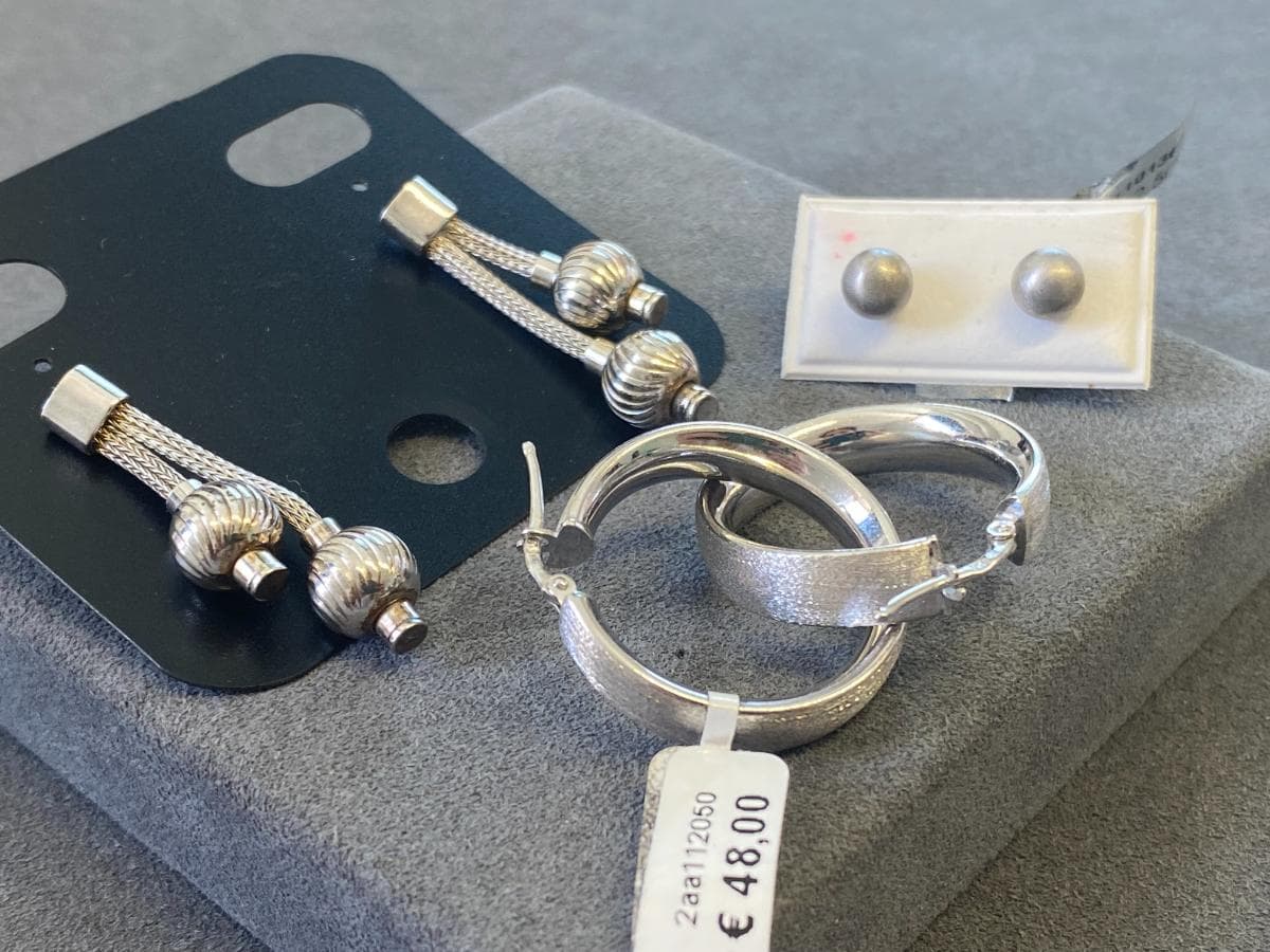 Boucles d'oreilles en argent et autres matériaux — image 2