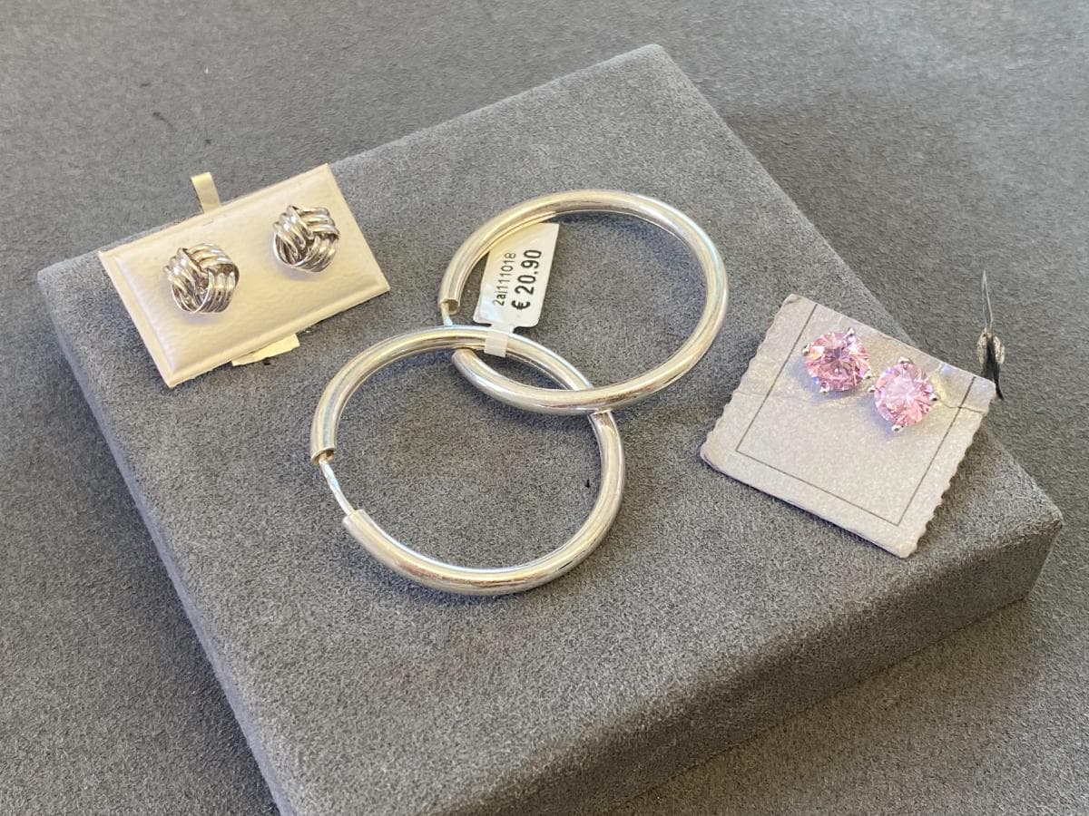 Pendientes de plata y otros materiales — imagen 1