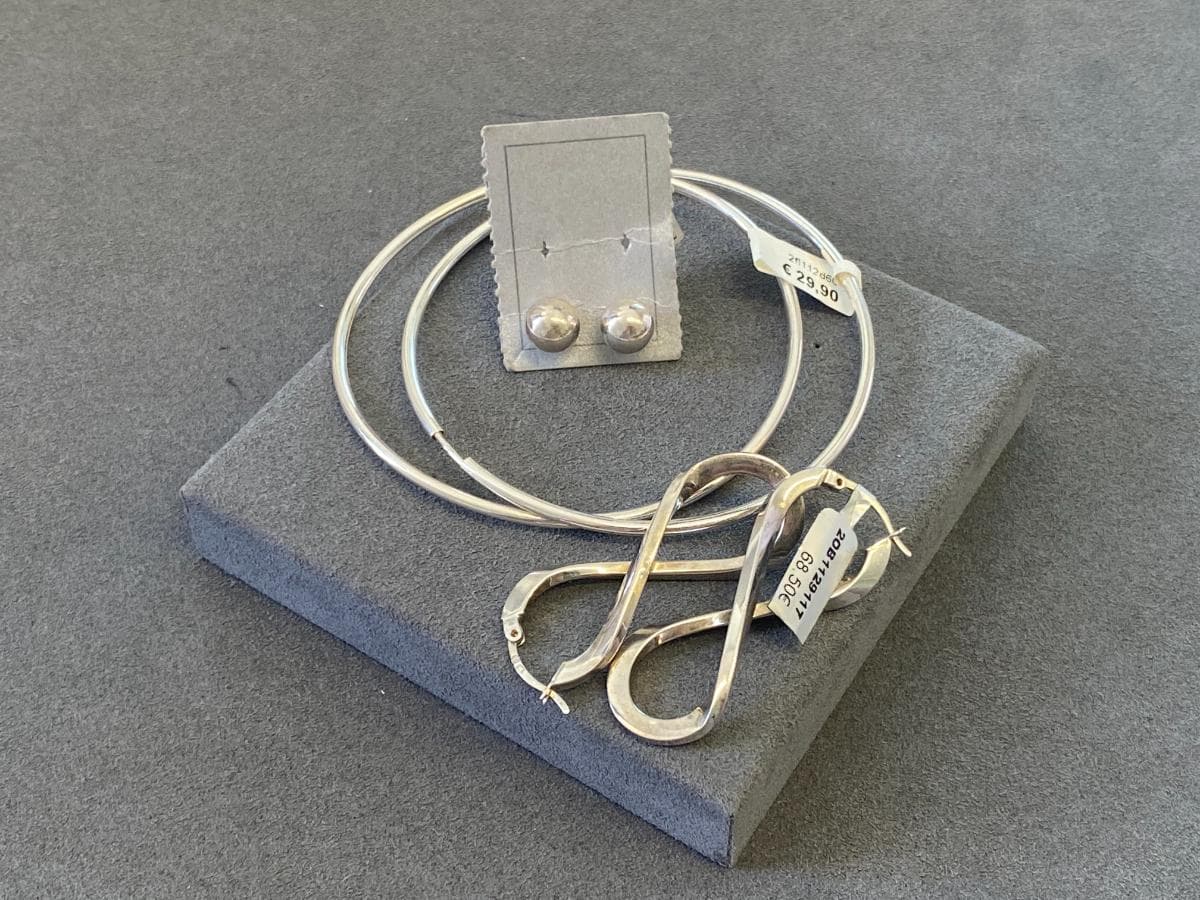 Pendientes de plata y otros materiales — imagen 1