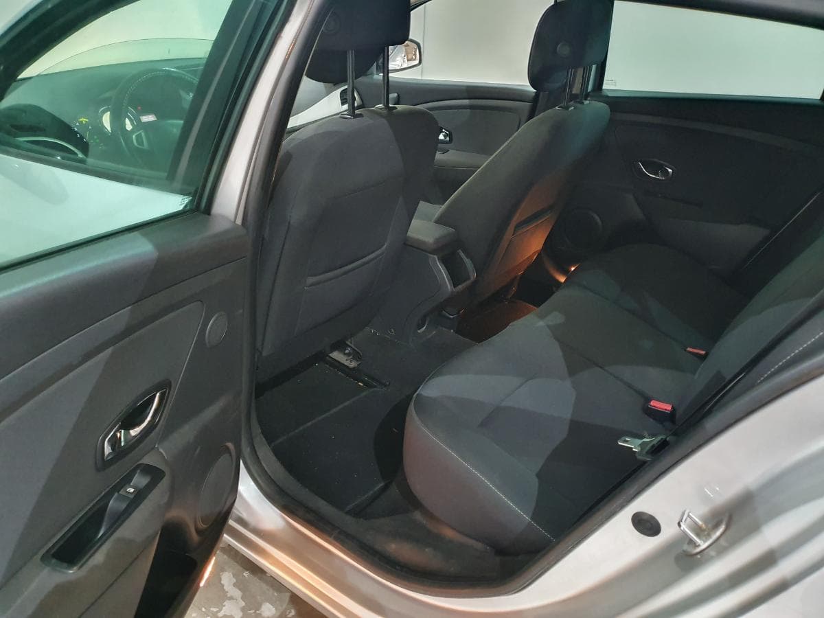 Renault Mégane 1.5 DCI · Año 2012 — imagen 24