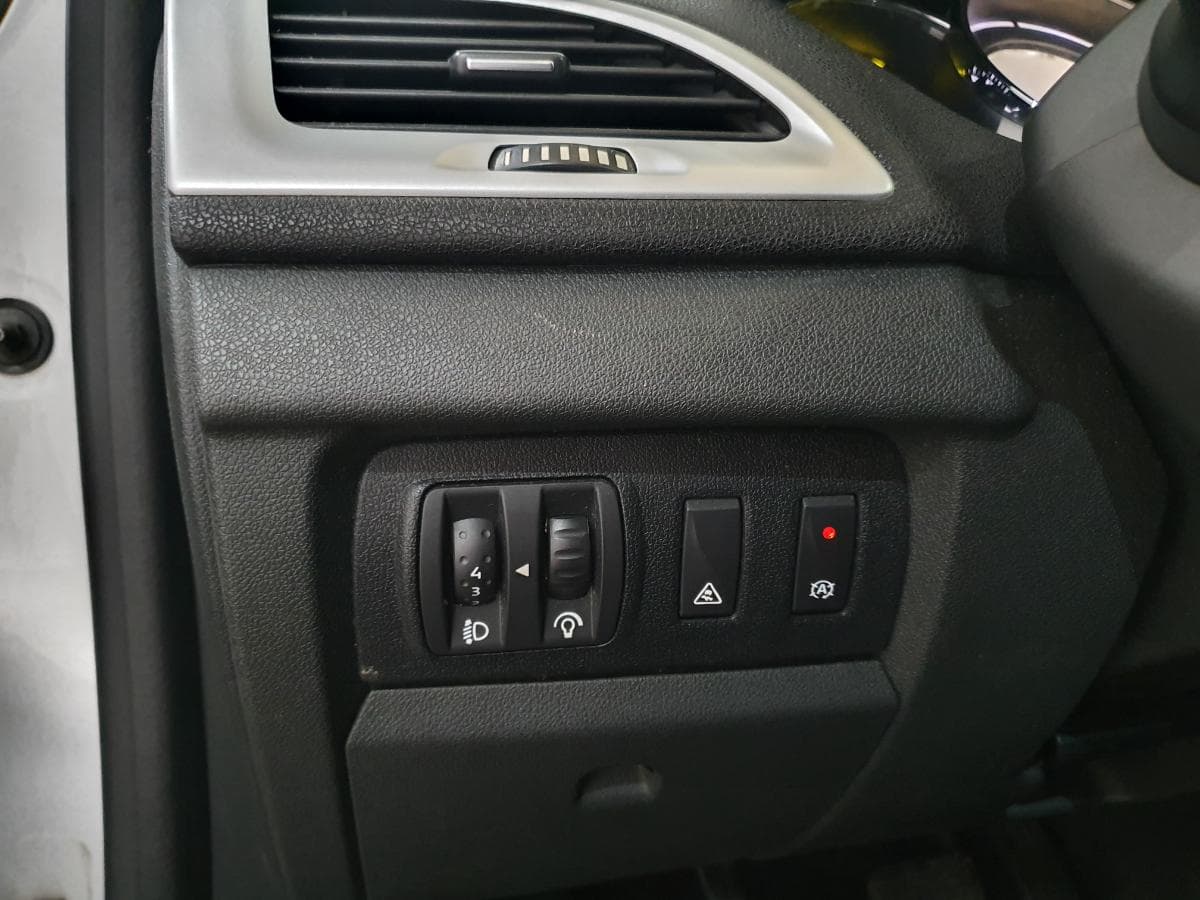 Renault Mégane 1.5 DCI · Año 2012 — imagen 33