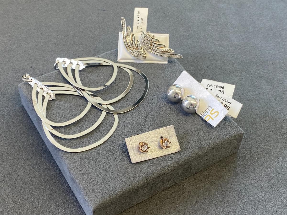 Pendientes de plata y otros materiales — imagen 1