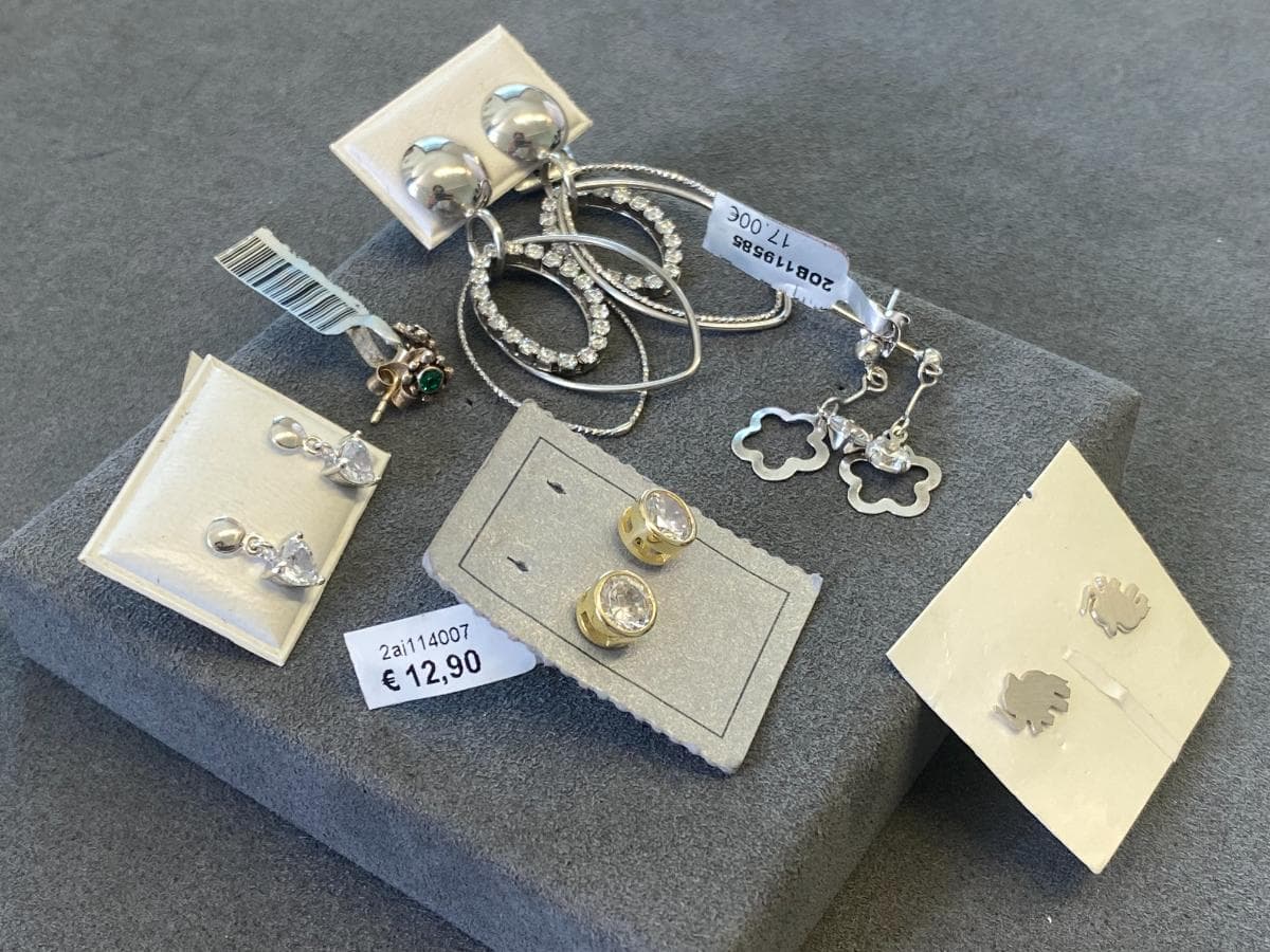 Pendientes de plata y otros materiales — imagen 1