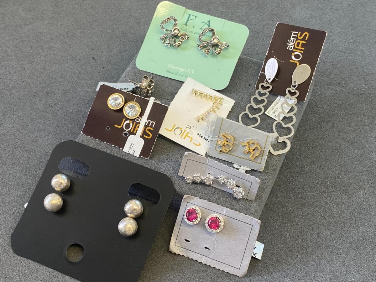 Boucles d'oreilles en argent et autres matériaux — image 1