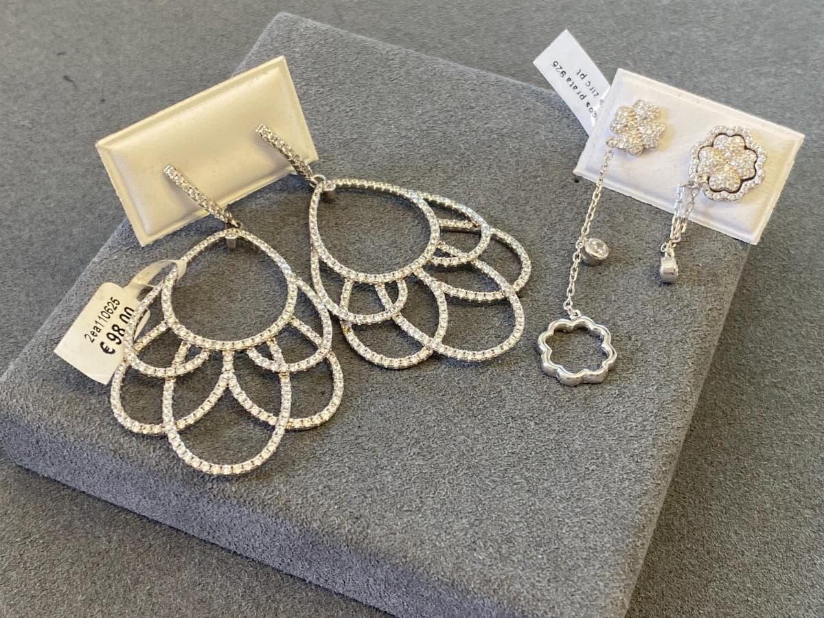 Pendientes de plata y otros materiales — imagen 1