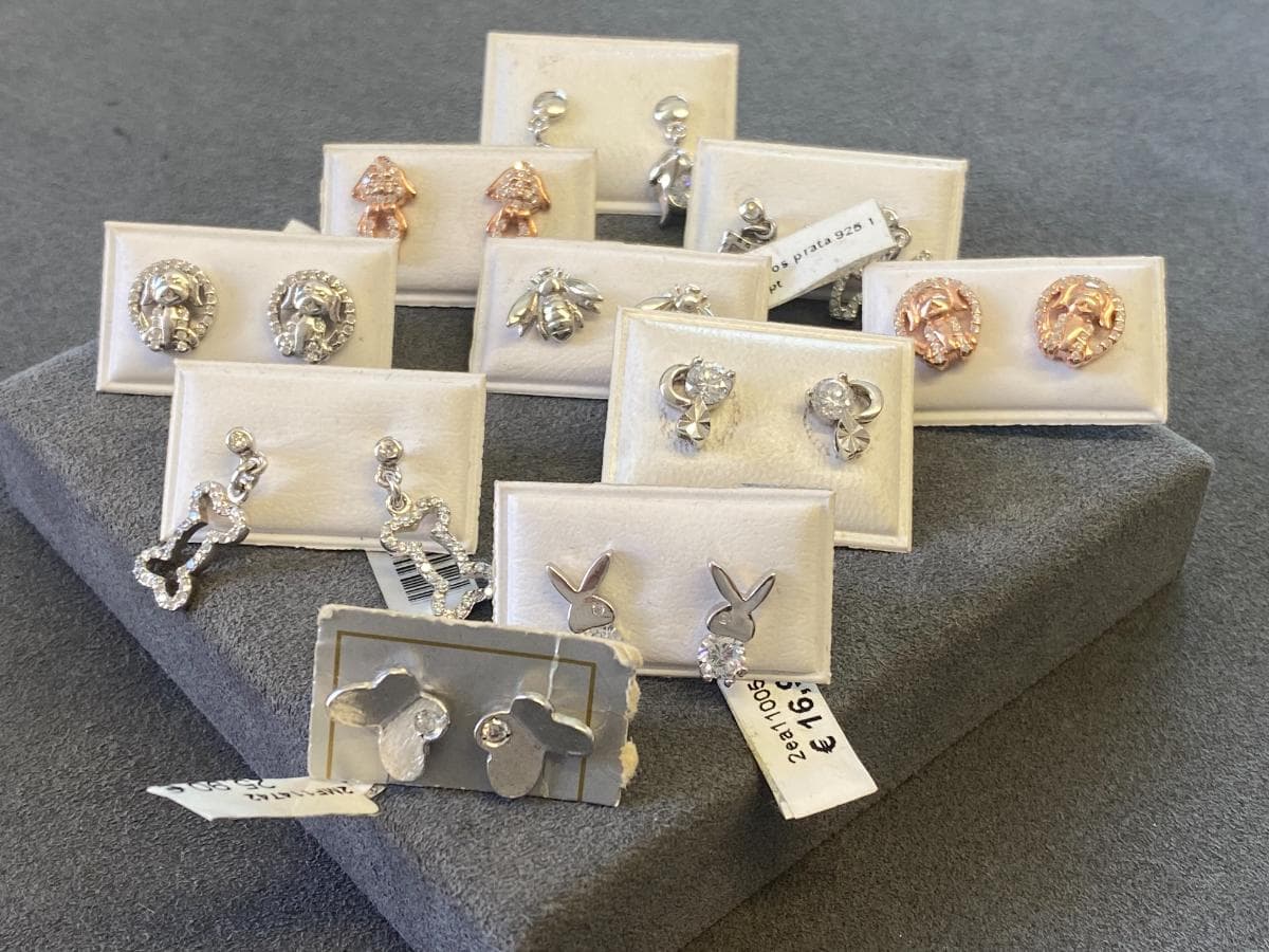 Earrings in silver and other materials — image 3