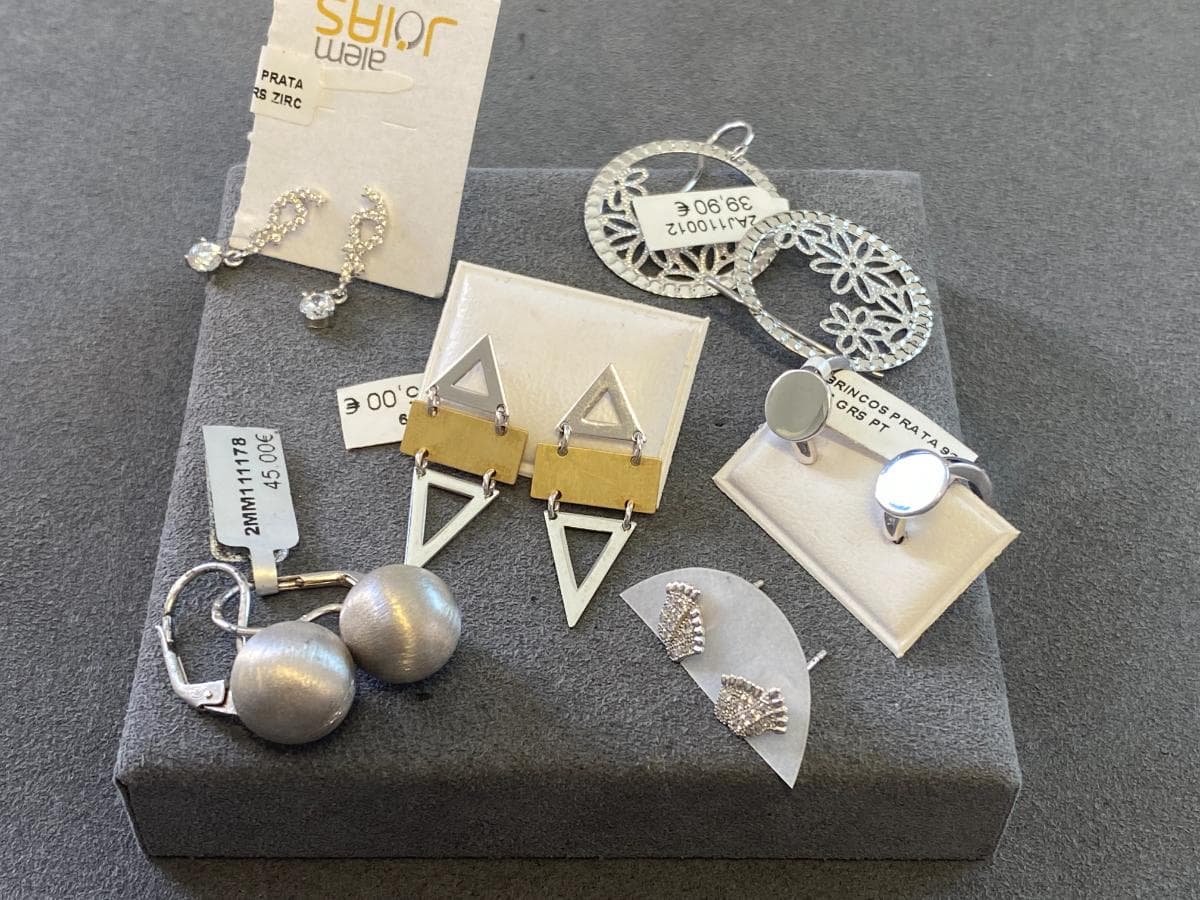 Earrings in silver and other materials — image 3
