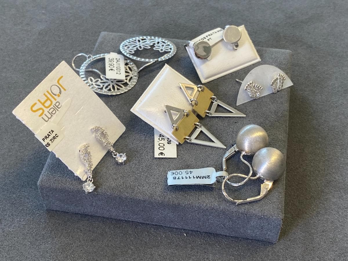 Earrings in silver and other materials — image 4