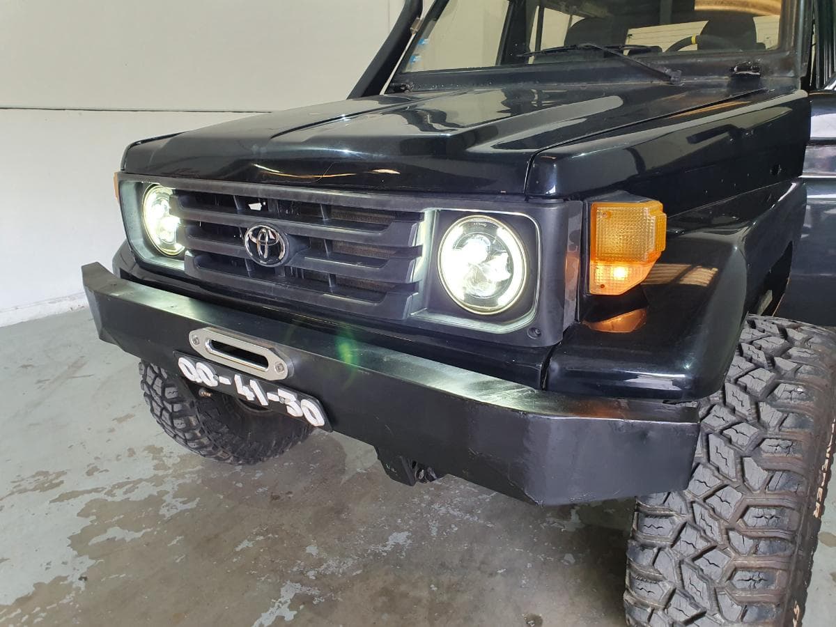 Toyota Land Cruiser 250 · Ano 1988 — image 4