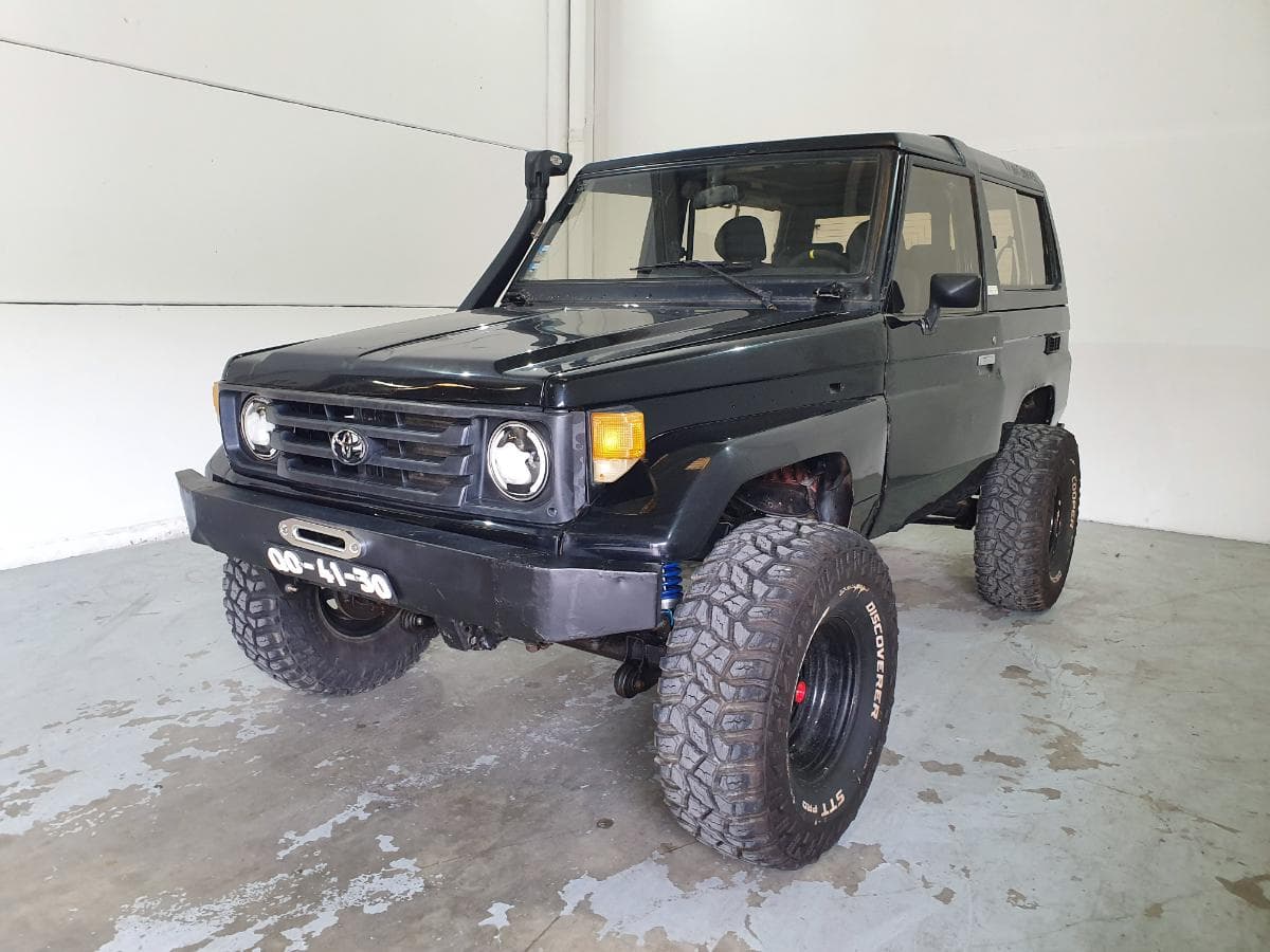 Toyota Land Cruiser 250 · Ano 1988 — image 3