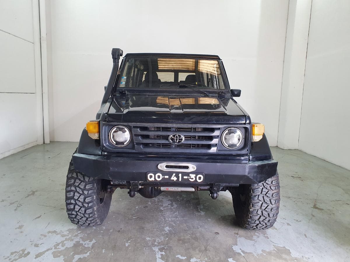 Toyota Land Cruiser 250 · Ano 1988 — image 5