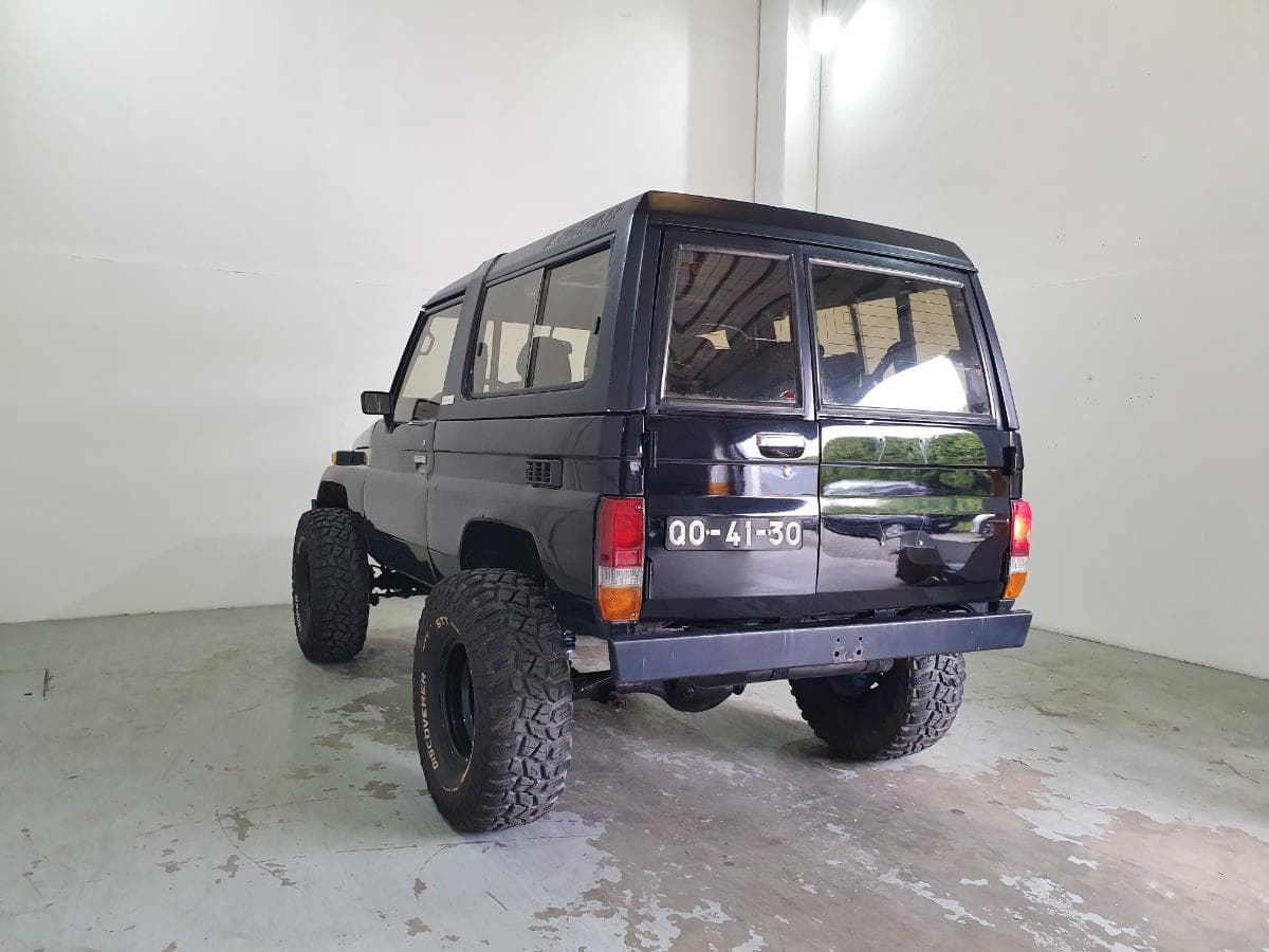 Toyota Land Cruiser 250 · Ano 1988 — image 12