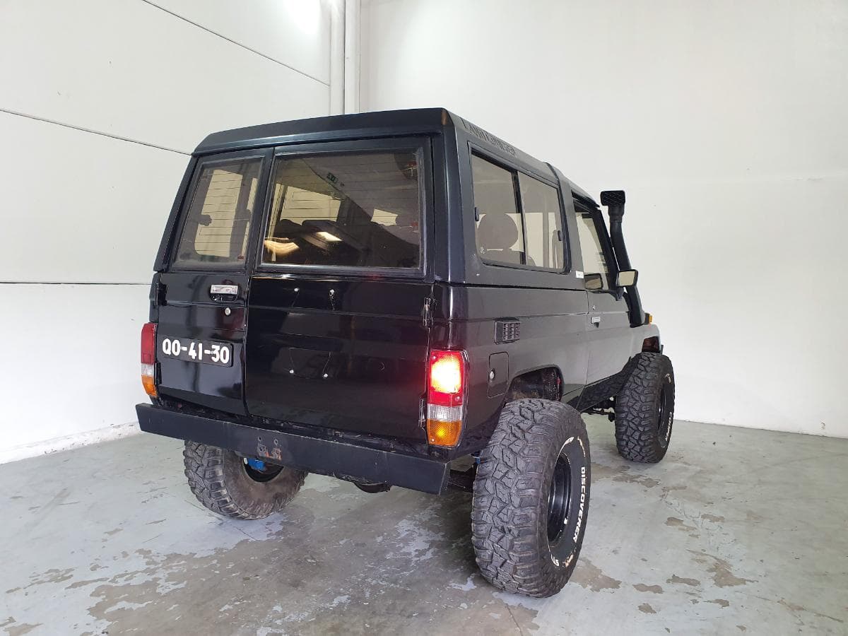 Toyota Land Cruiser 250 · Ano 1988 — image 11