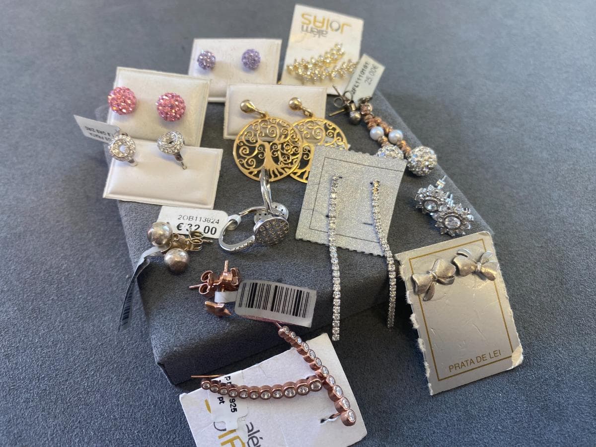 Earrings in silver and other materials — image 3
