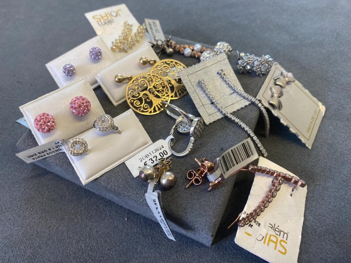 Earrings in silver and other materials — image 2