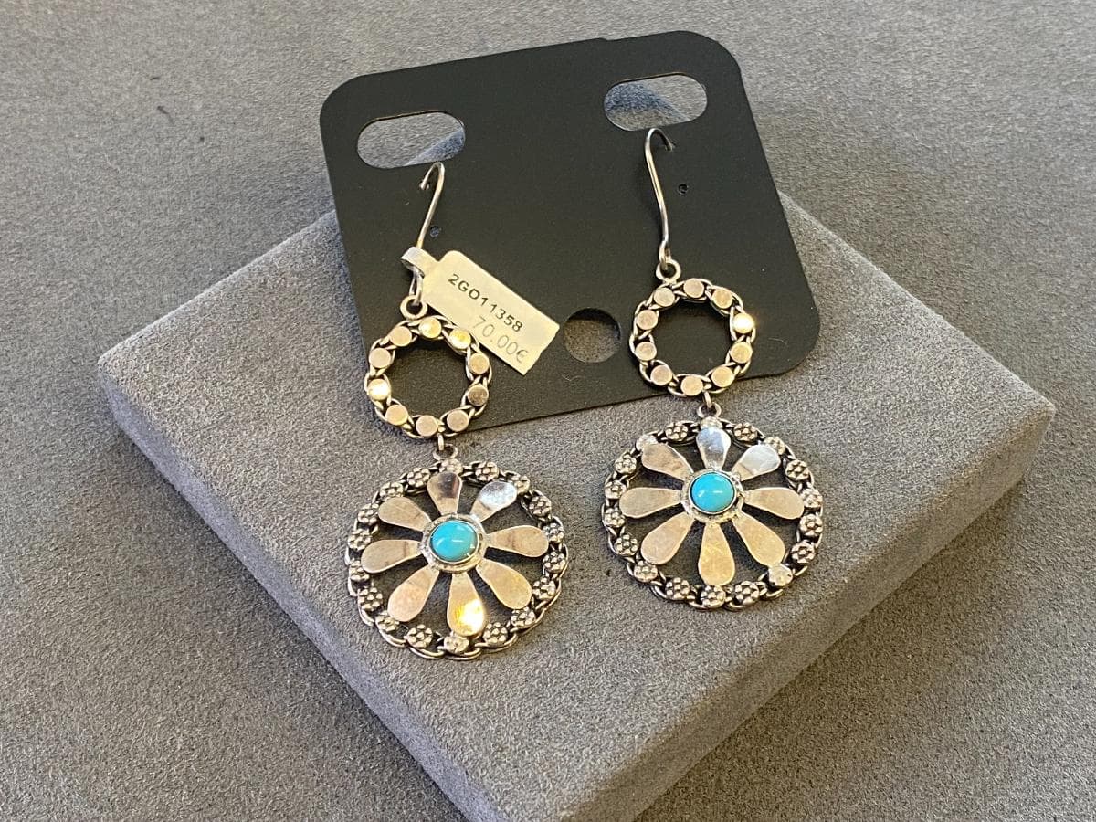 Boucles d'oreilles en argent et autres matériaux — image 1