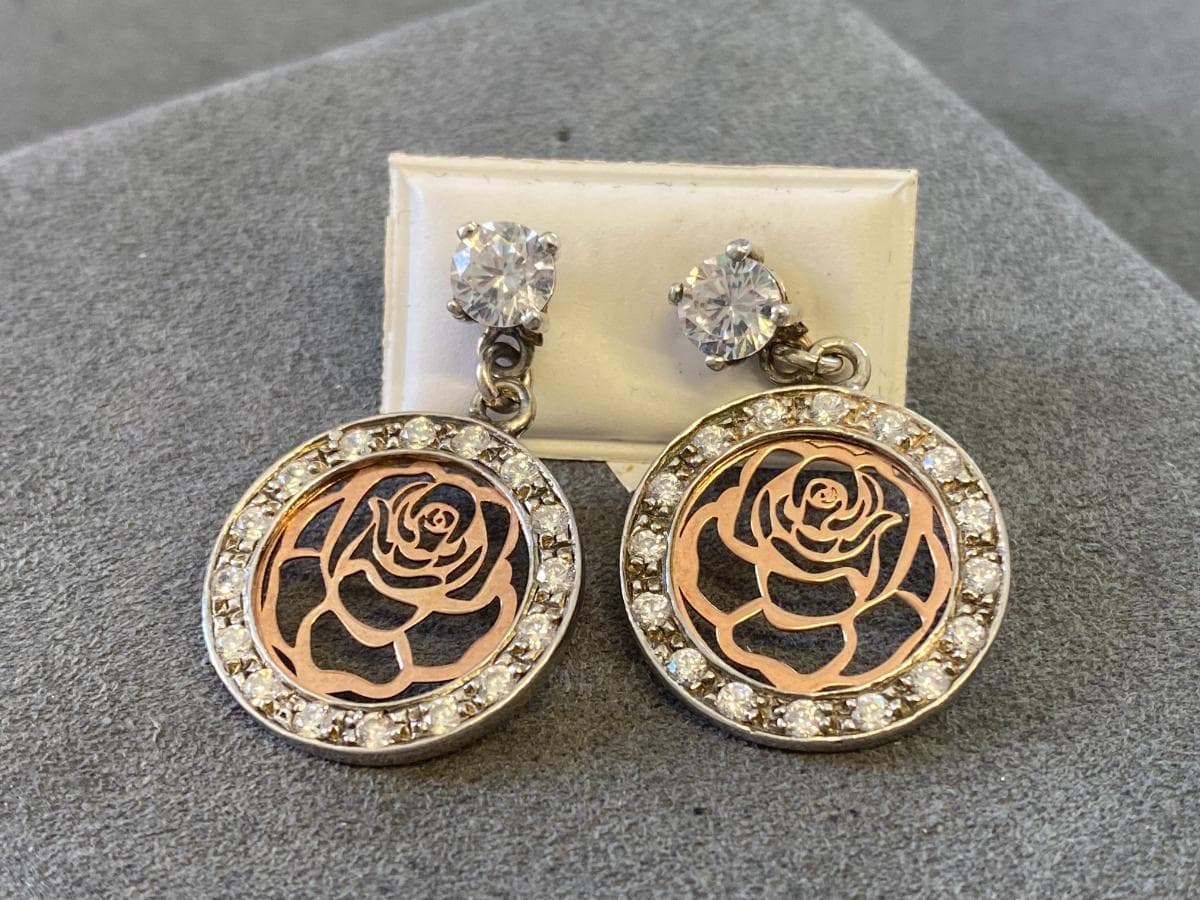 Boucles d'oreilles en argent et autres matériaux — image 1