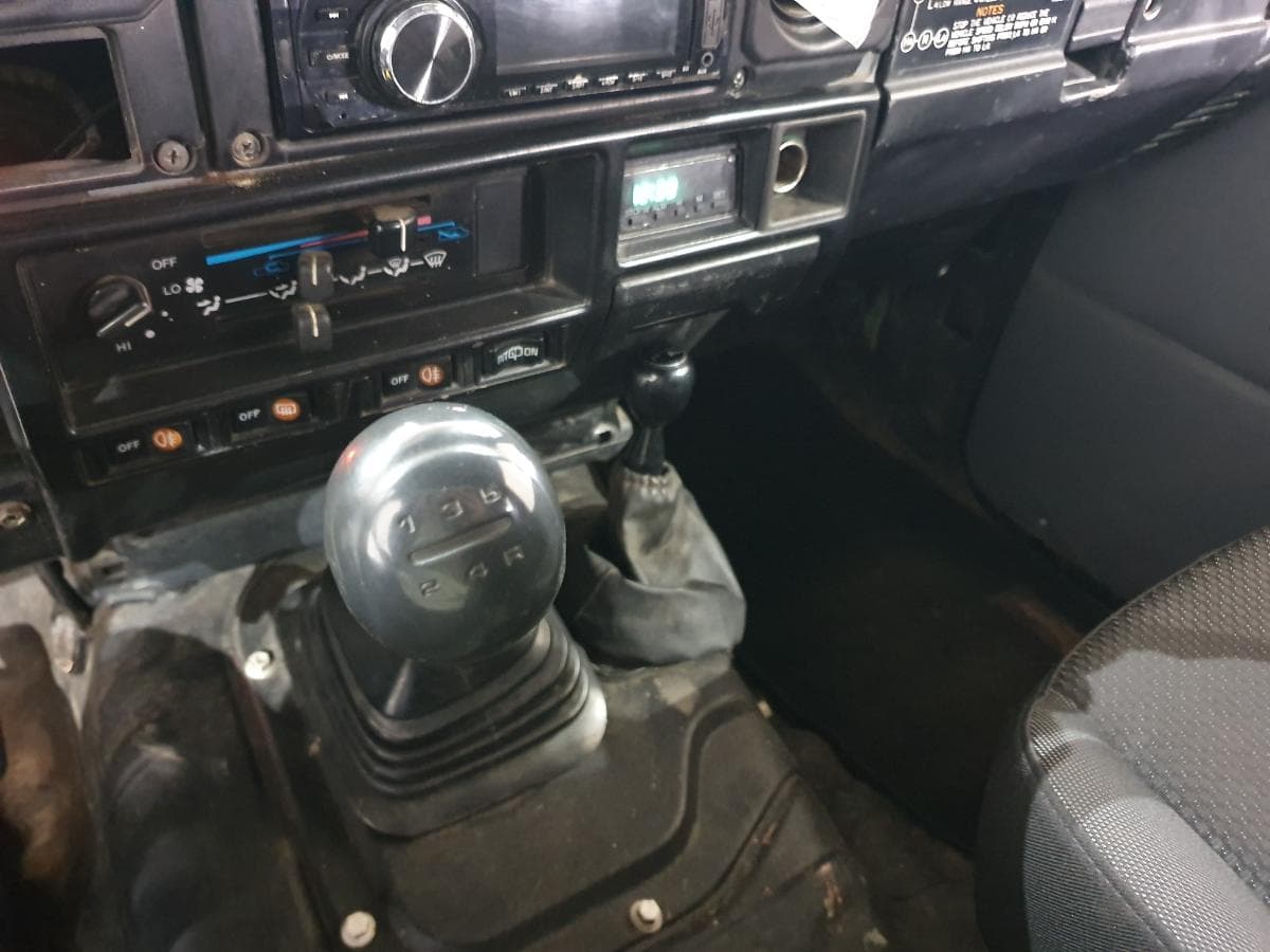 Toyota Land Cruiser 250 · Ano 1988 — image 35