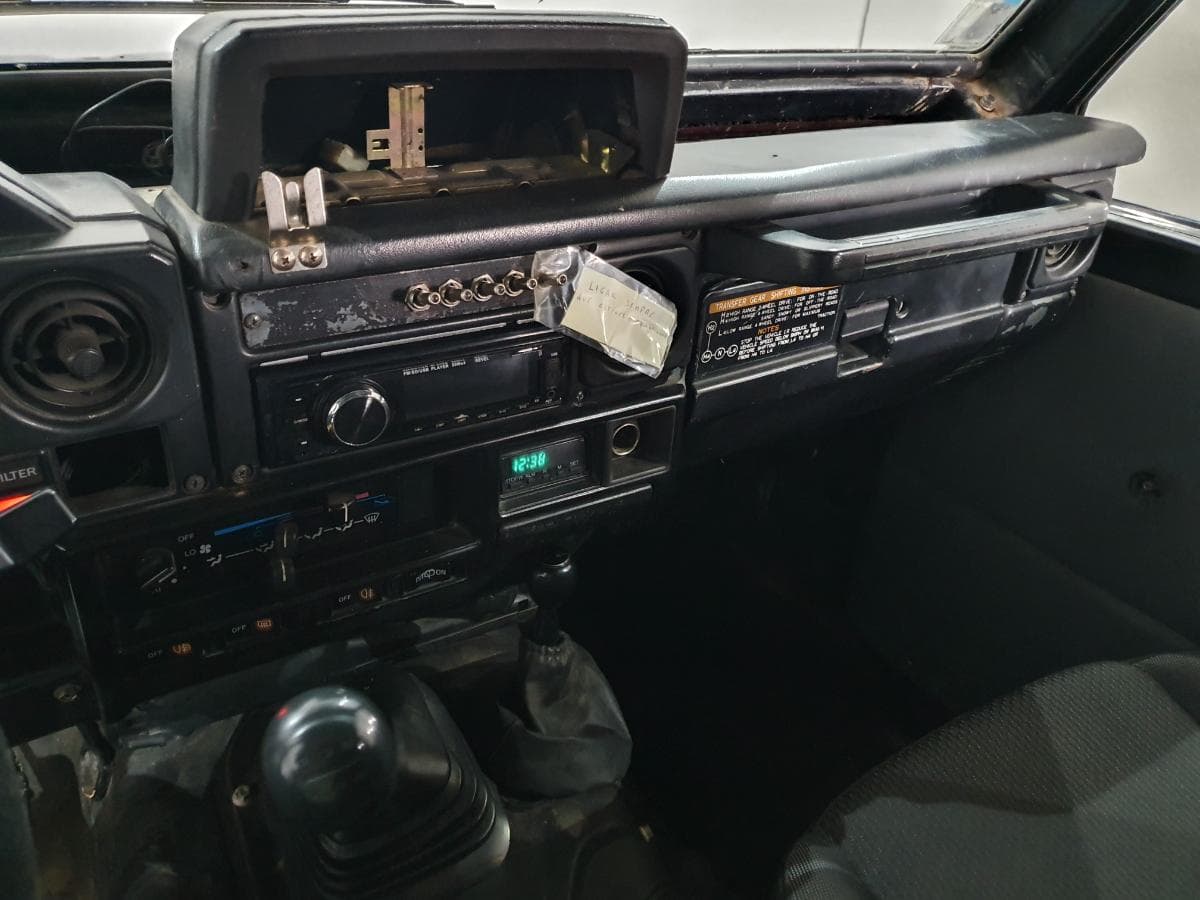 Toyota Land Cruiser 250 · Ano 1988 — image 34
