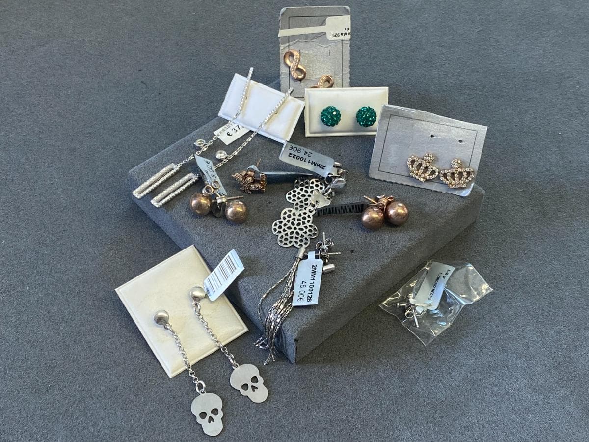 Pendientes de plata y otros materiales — imagen 1