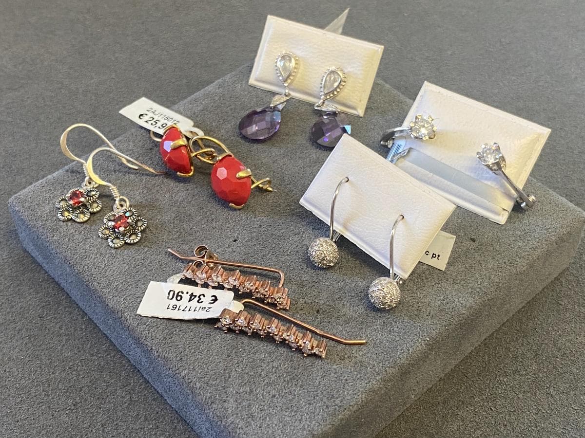 Pendientes de plata y otros materiales — imagen 1