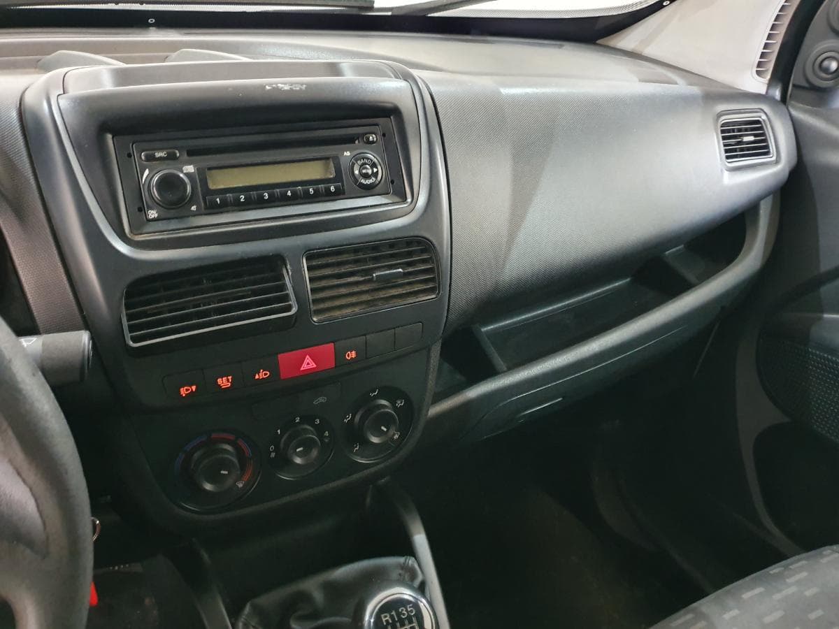 Opel Combo 1.6 CDTI · Ano 2017 — image 29