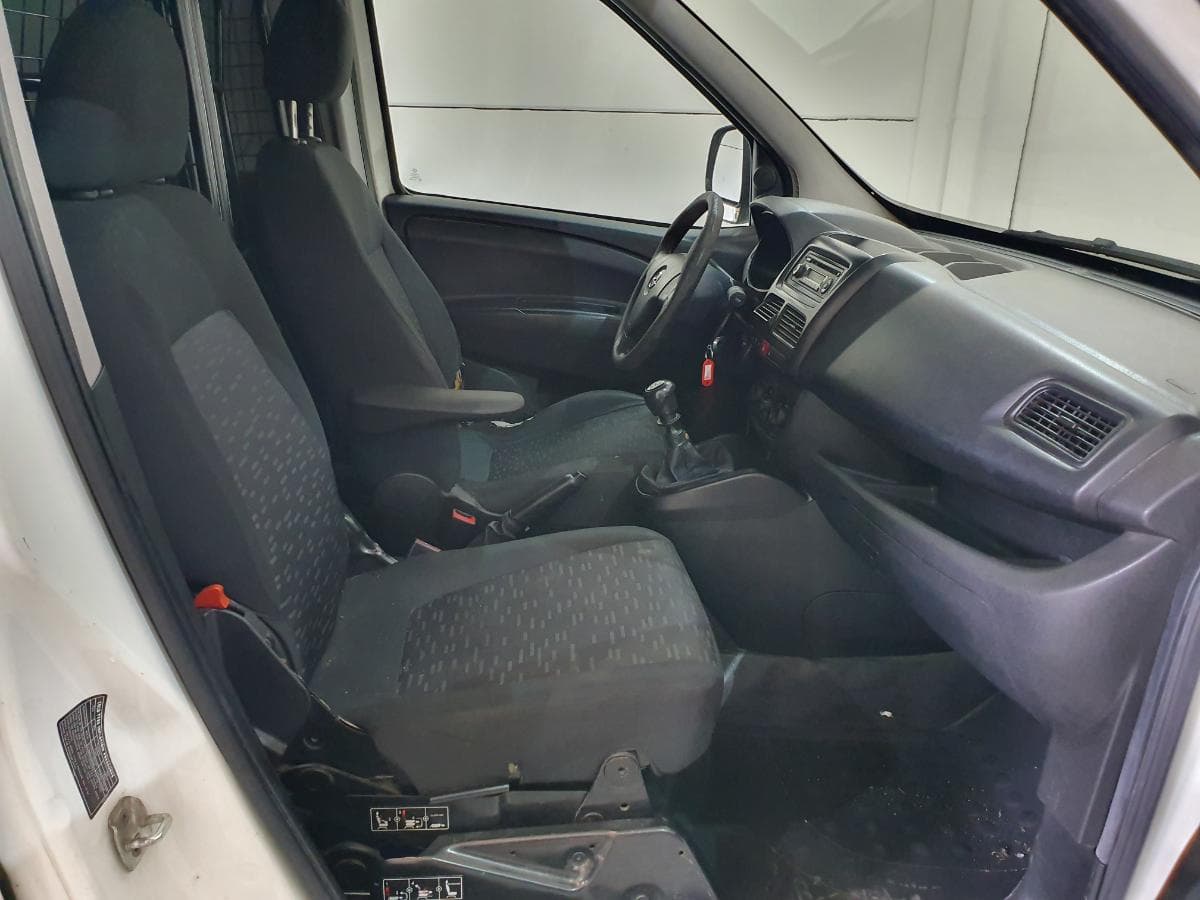Opel Combo 1.6 CDTI · Ano 2017 — image 37